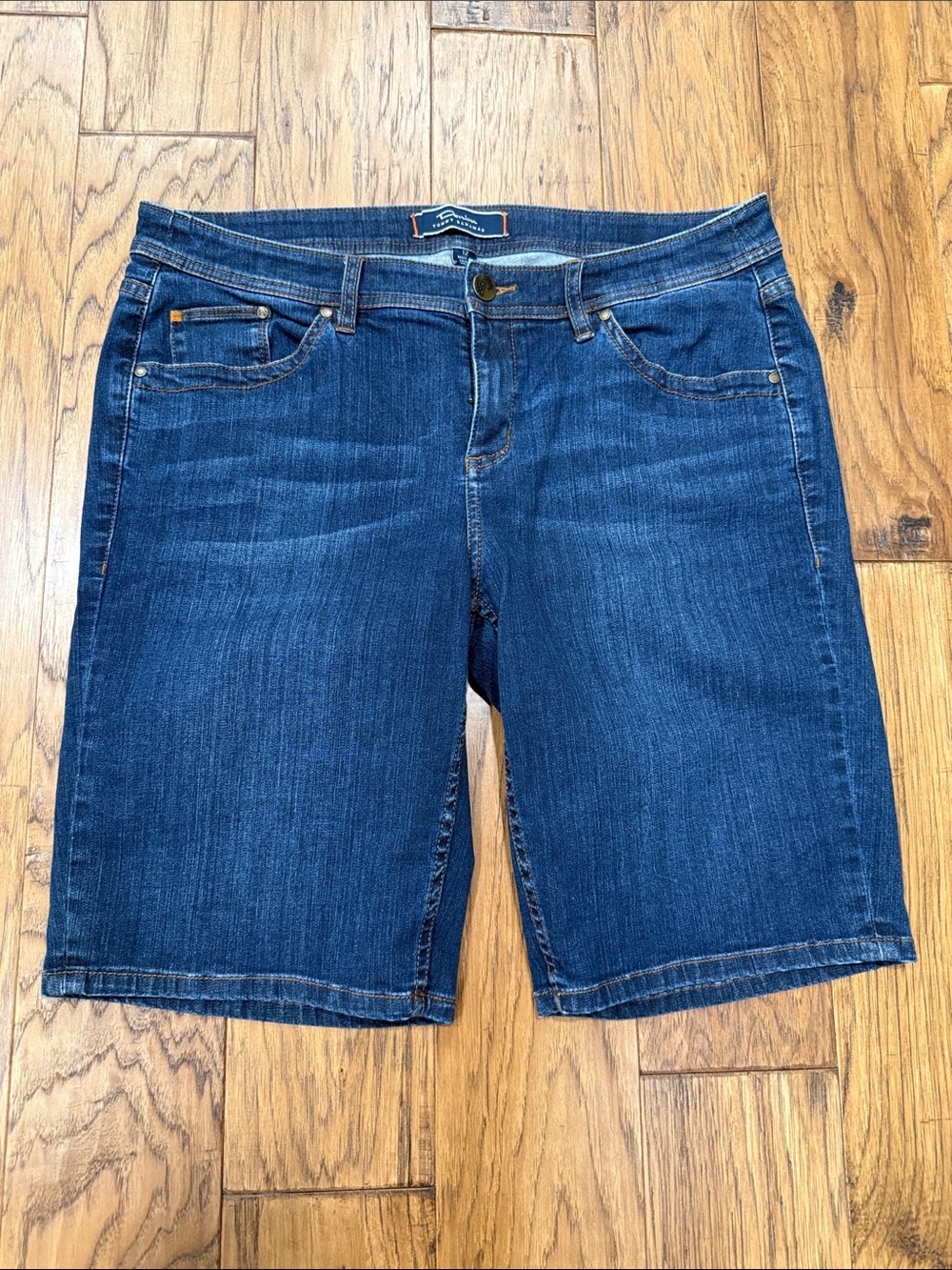 Tommy Bahama Haddon Denim Bermuda Shorts in Sea Wash size 12